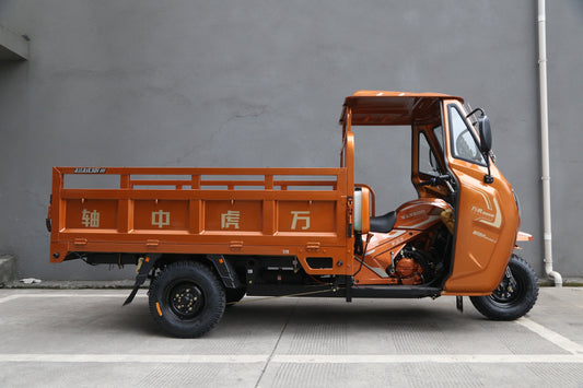 WH200ZH‑21 Semi‑Enclosed Cargo Tricycle – Gas‑Powered 3‑Wheel Transport with Driver Canopy 🚛
